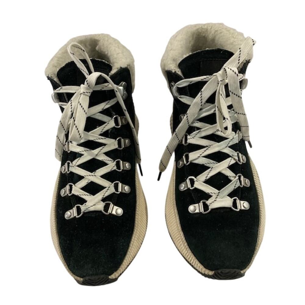 Sorel Women's Out N About lll Conquest Waterproof Boots in Size 8.5